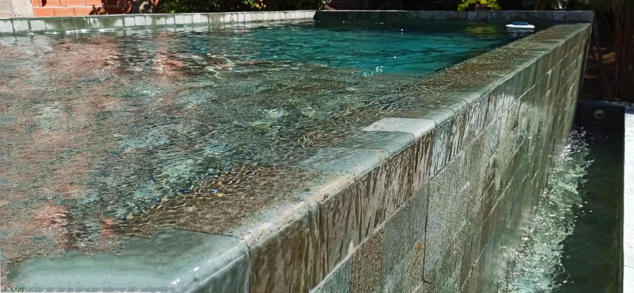 Haleiwa Chales E Suites - A Guest House Do Prumirim أوباتوبا المظهر الخارجي الصورة