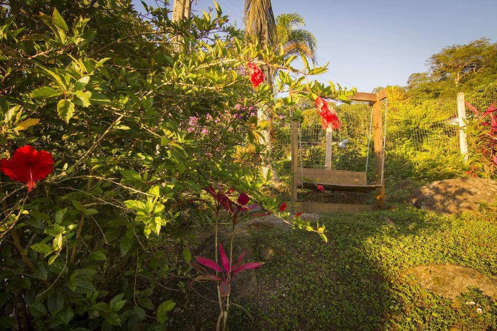 Haleiwa Chales E Suites - A Guest House Do Prumirim أوباتوبا المظهر الخارجي الصورة