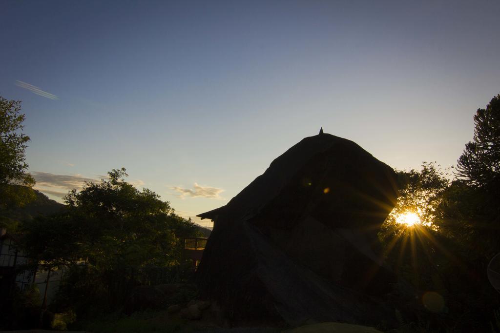Haleiwa Chales E Suites - A Guest House Do Prumirim أوباتوبا المظهر الخارجي الصورة